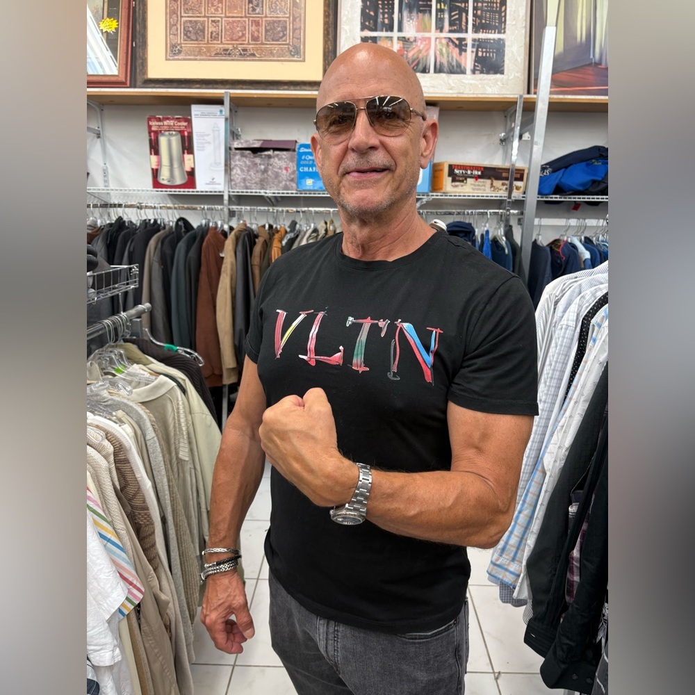 @TheLuxGentleman Unlisted Clothing Item